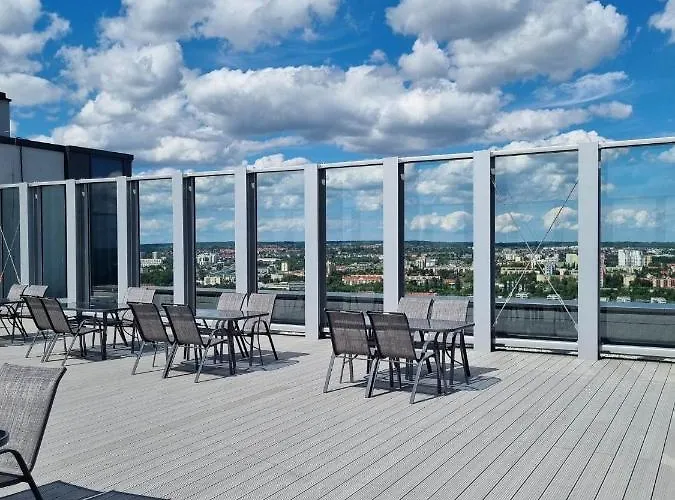 Апартаменти Jbhotels Premium Hanza Tower 4*